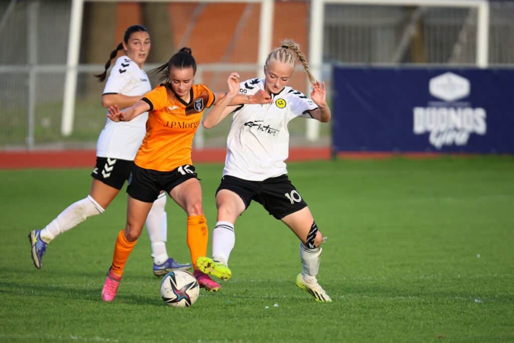 Sugrįžimas: M. Galkina vėl apsivilks geltonai juodus marškinėlius